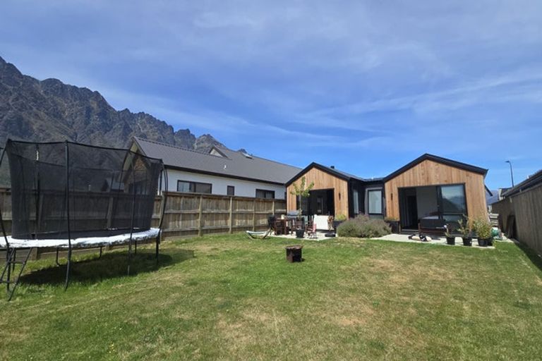 Photo of property in 16 Barn Road, Jacks Point, 9371