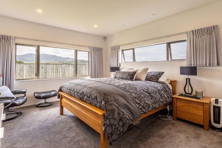 Photo of property in 61 Quadrant Heights, Paraparaumu, 5032