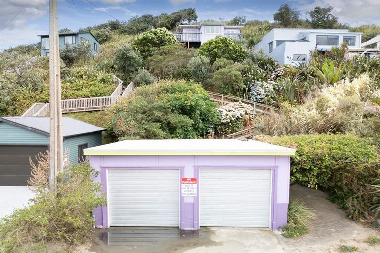 Photo of property in 63 Sea View Road, Baylys Beach, 0377