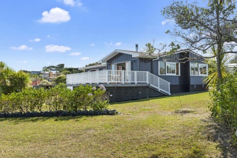 Photo of property in 4 Penguin Street, Leigh, 0985