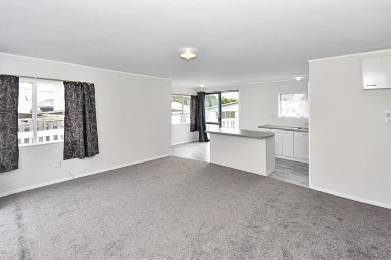 Photo of property in 56 Pukeroa Place, Papakura, 2110