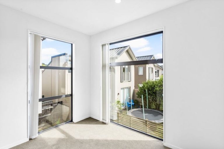 Photo of property in 14 Whai Hua Lane, Mangere Bridge, Auckland, 2022
