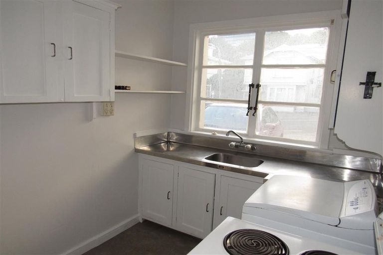 Photo of property in 2/243 The Terrace, Te Aro, Wellington, 6011