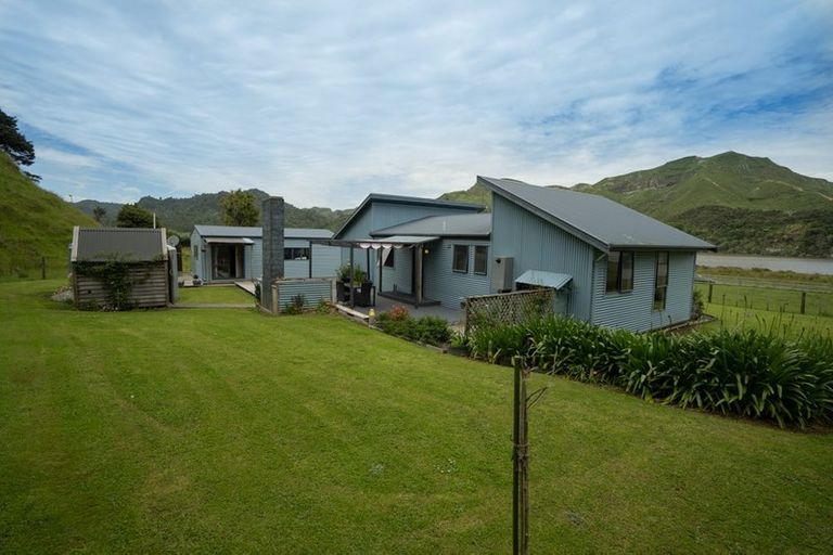 Photo of property in 139 Te Mahoe Road, Mokau, 4376