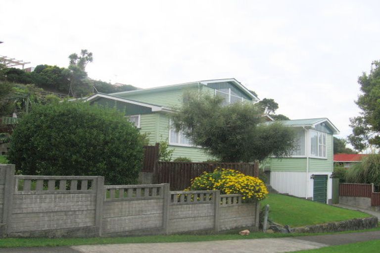 Photo of property in 30 Acacia Avenue, Maungaraki, Lower Hutt, 5010