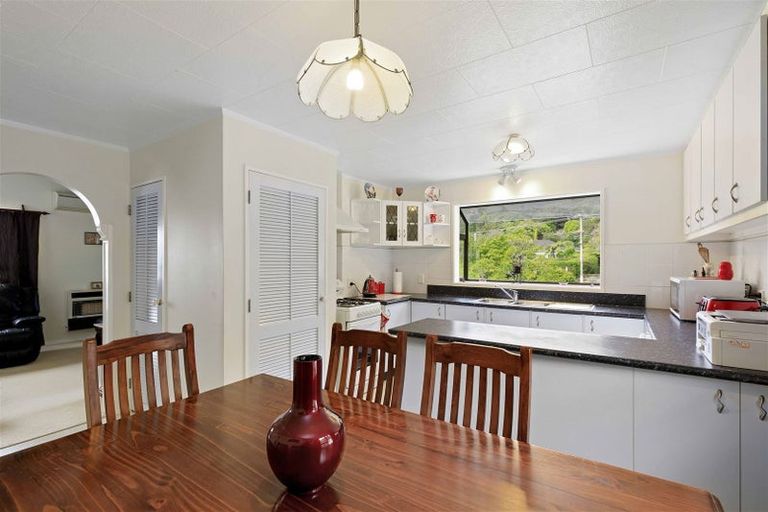 Photo of property in 476 Stokes Valley Road, Stokes Valley, Lower Hutt, 5019