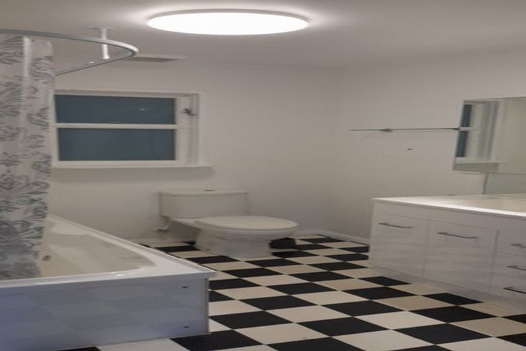 Photo of property in 21 Pembroke Road, Northland, Wellington, 6012