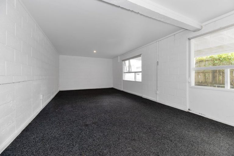 Photo of property in 8 Hauraki Crescent, Pinehill, Auckland, 0632