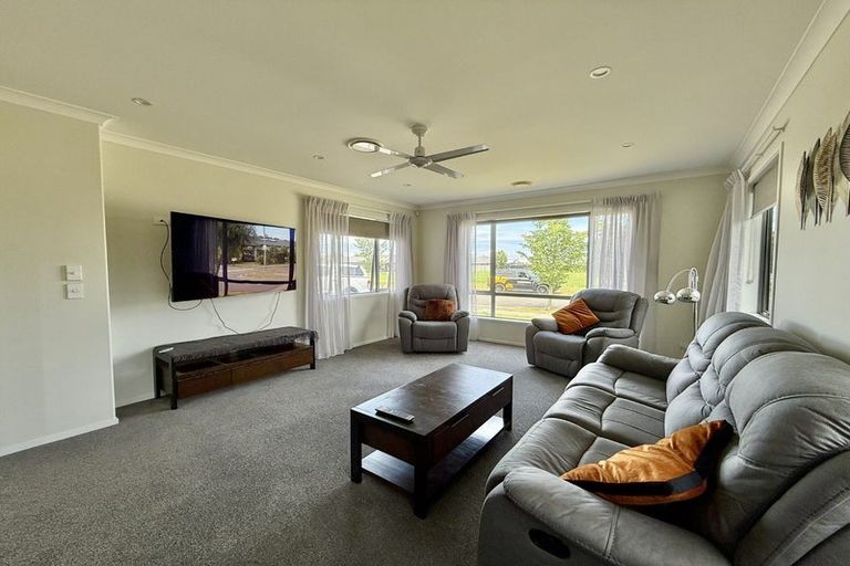 Photo of property in 16 Huka Heights Drive, Rangatira Park, Taupo, 3330