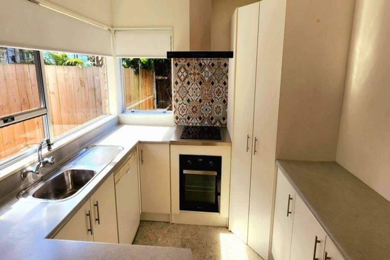 Photo of property in 2/11 Gloria Avenue, Te Atatu Peninsula, Auckland, 0610