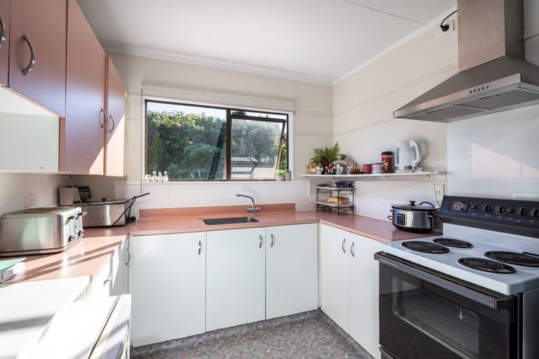 Photo of property in 32 Poplar Grove, Whalers Gate, New Plymouth, 4310
