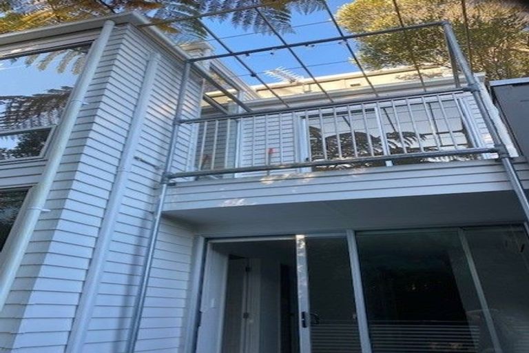 Photo of property in 6 Glentui Grove, Khandallah, Wellington, 6035