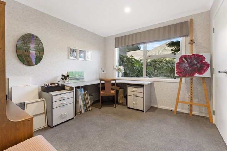 Photo of property in 4 Medallion Court, Kelvin Grove, Palmerston North, 4414