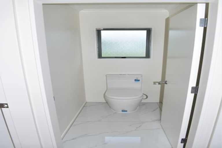 Photo of property in 37 Waikawa Beach Road, Manakau, Levin, 5573