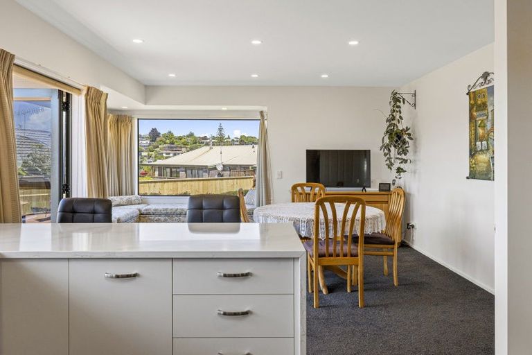Photo of property in 25 Kinder Street, Acacia Bay, Taupo, 3330
