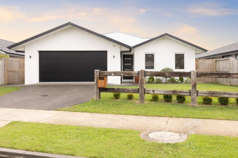 Photo of property in 5 Hanlow Place, Pyes Pa, Tauranga, 3112