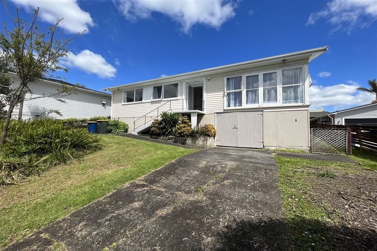 Photo of property in 16 Bayside Avenue, Te Atatu Peninsula, Auckland, 0610