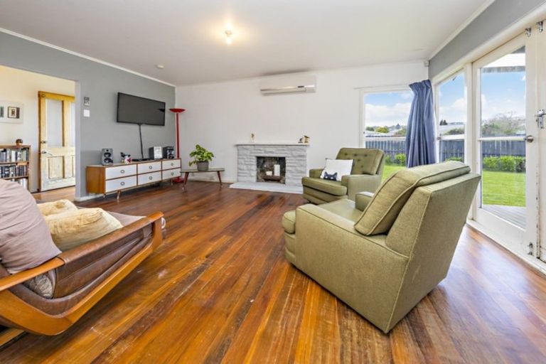 Photo of property in 16 Belgrave Place, Papakura, 2110