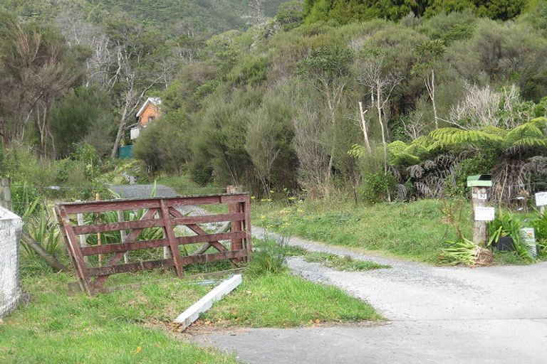 Photo of property in 92 Tawhai Street, Stokes Valley, Lower Hutt, 5019