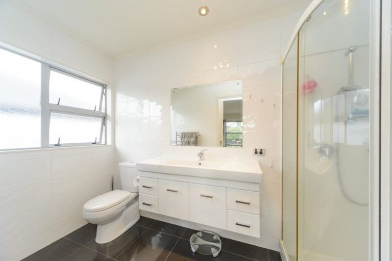 Photo of property in 20 Rosalie Terrace, Kelvin Grove, Palmerston North, 4414