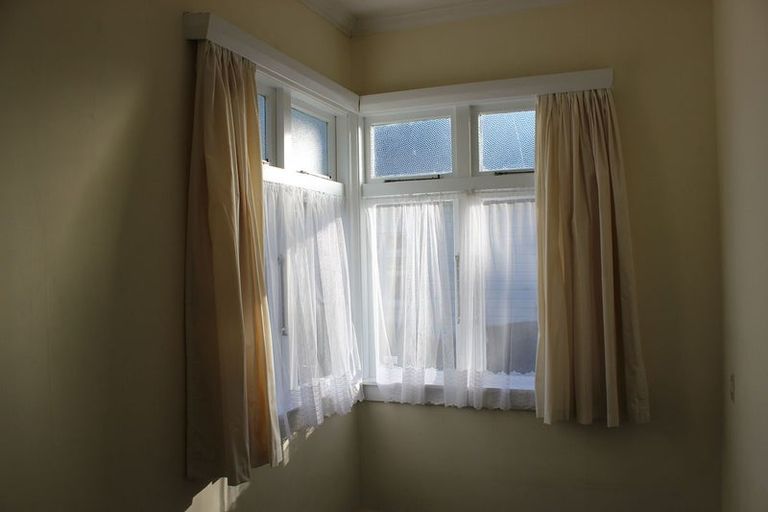 Photo of property in 66 Pahiatua Street, Hokowhitu, Palmerston North, 4410