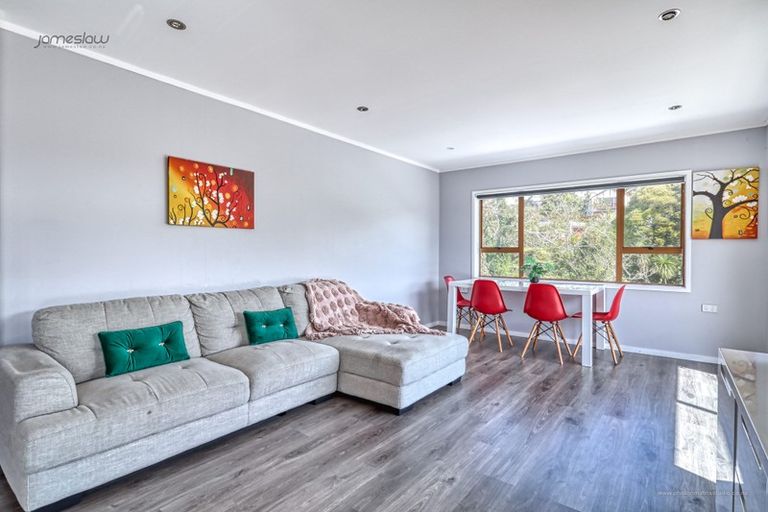 Photo of property in 2/18 Tiri View Place, Waiake, Auckland, 0630