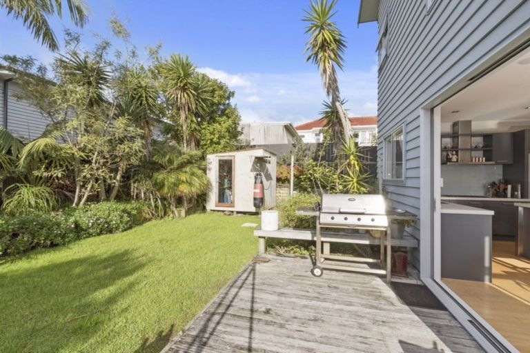 Photo of property in 6 Regent Street, Devonport, Auckland, 0624