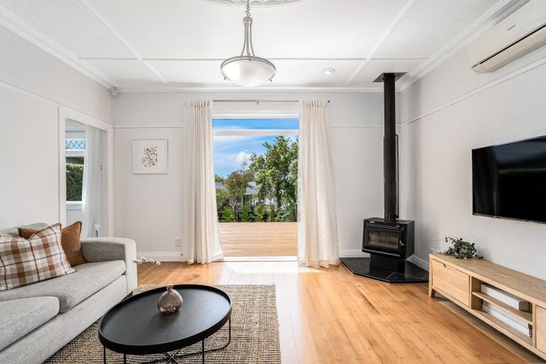 Photo of property in 15 Helston Road, Johnsonville, Wellington, 6037