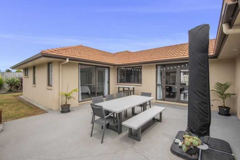 Photo of property in 12 Kowi Lakes Drive, One Tree Point, 0118