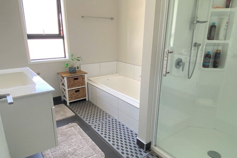 Photo of property in 7 Discovery Place, Marfell, New Plymouth, 4310