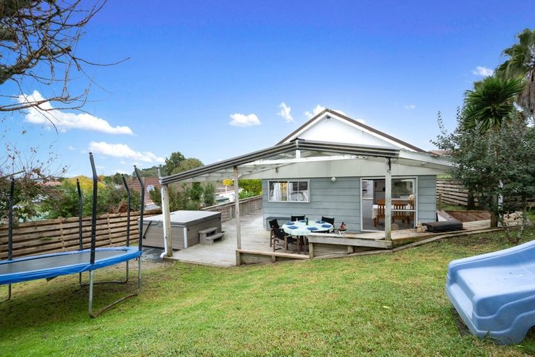 Photo of property in 48 Donovan Avenue, Massey, Auckland, 0614