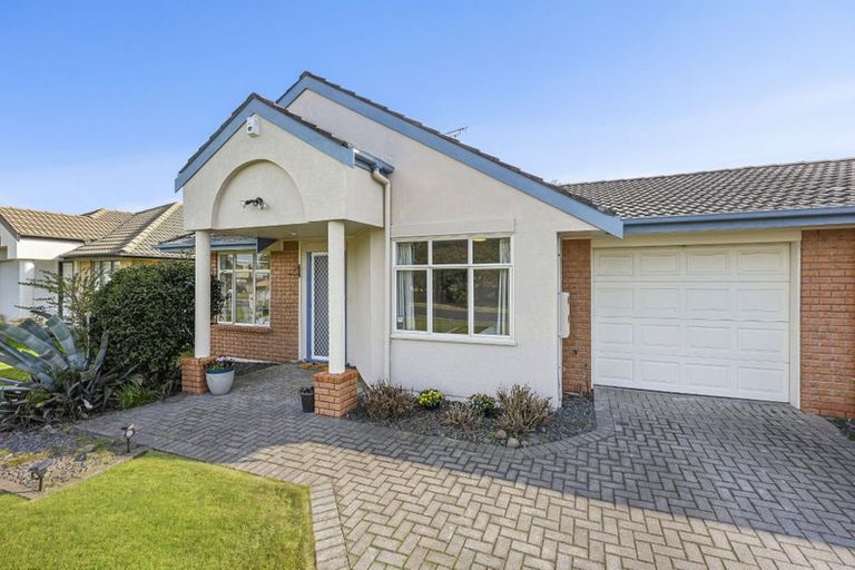 Photo of property in 14 Fernbrook Close, Burswood, Auckland, 2013