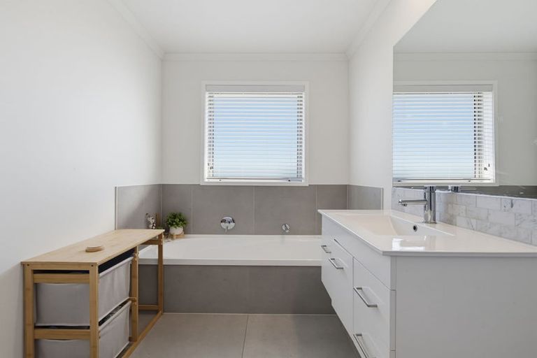 Photo of property in 1 Te Wharo Drive, Papamoa, 3118