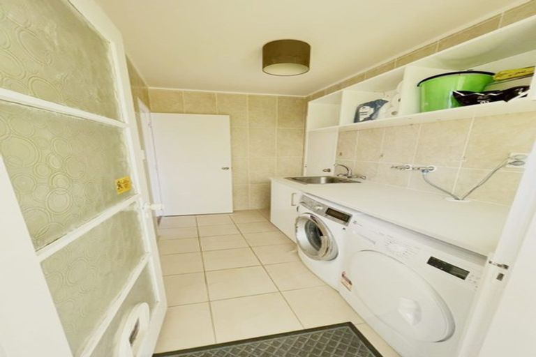 Photo of property in 5 Serrita Avenue, Sunnyhills, Auckland, 2010