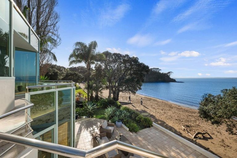 Photo of property in 1/9 The Esplanade, Castor Bay, Auckland, 0620