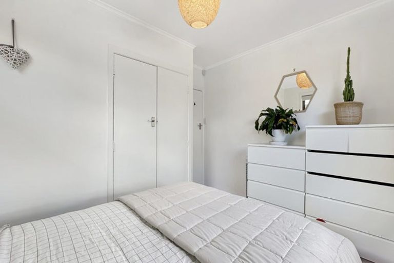 Photo of property in 23 Sloane Street, Glen Innes, Auckland, 1072