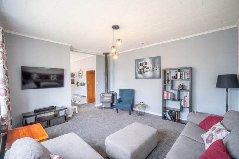 Photo of property in 46 Kingswood Street, Takaro, Palmerston North, 4412