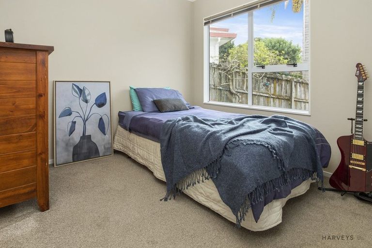 Photo of property in 1 Lesa Annis Place, Henderson, Auckland, 0612