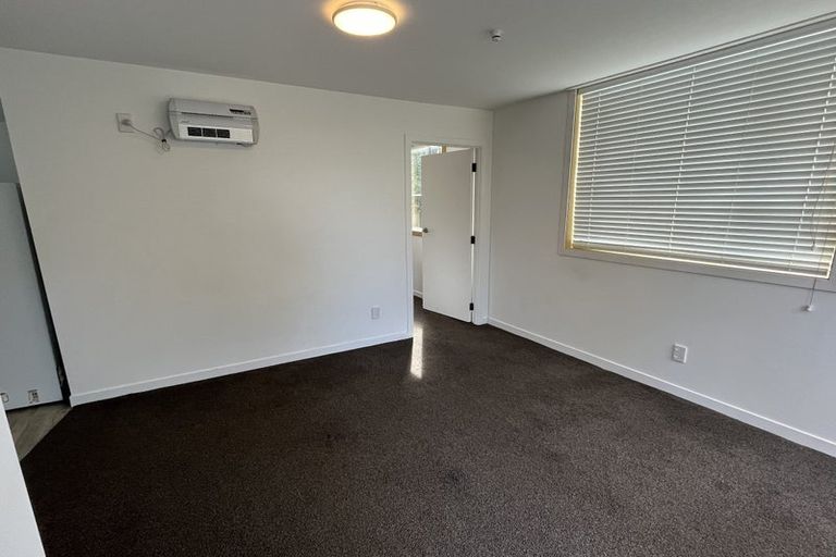 Photo of property in 17/125 Queens Drive, Lyall Bay, Wellington, 6022