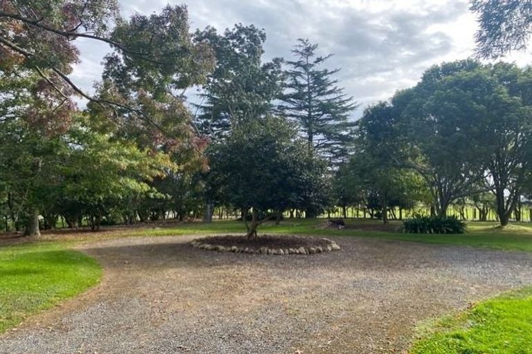 Photo of property in 435 Tararua Road, Levin, 5571