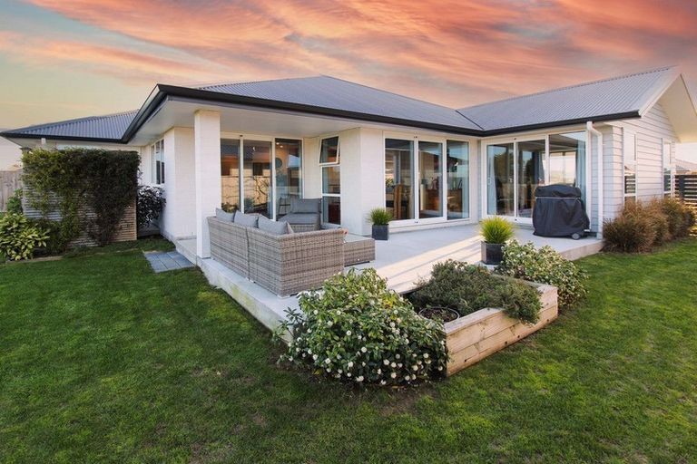 Photo of property in 28 Feist Street, Carterton, 5713