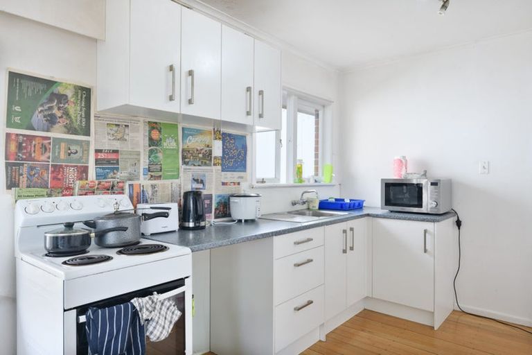 Photo of property in 142 Lincoln Road, Henderson, Auckland, 0610