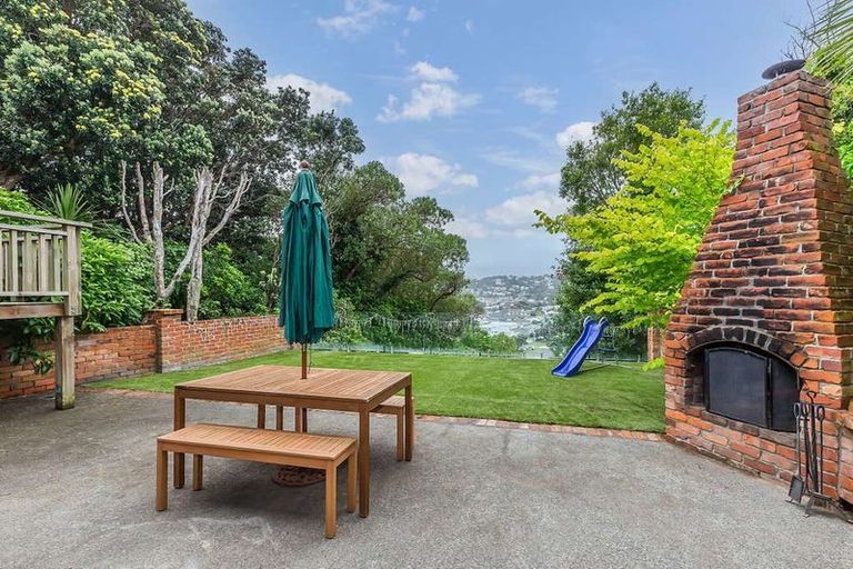 Photo of property in 56 Maupuia Road, Maupuia, Wellington, 6022