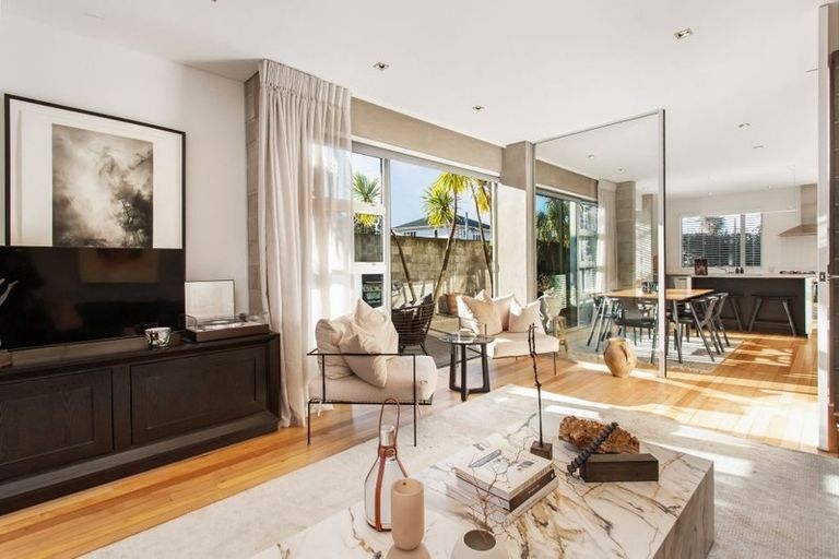 Photo of property in 8 Millbank Lane, Merivale, Christchurch, 8014