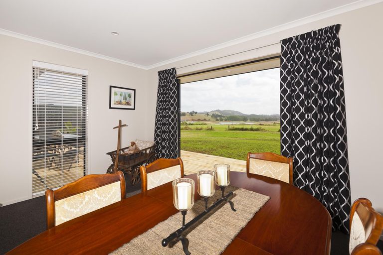 Photo of property in 18 Wairau Drive, Tikipunga, Whangarei, 0112
