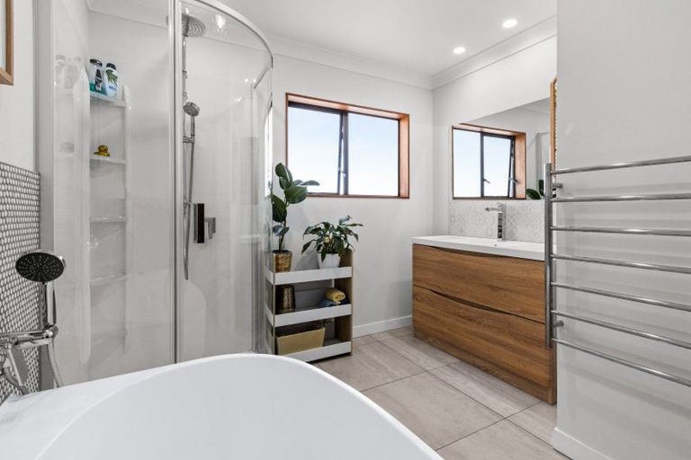 Photo of property in 1 Spriggs Crescent, Greenmeadows, Napier, 4112