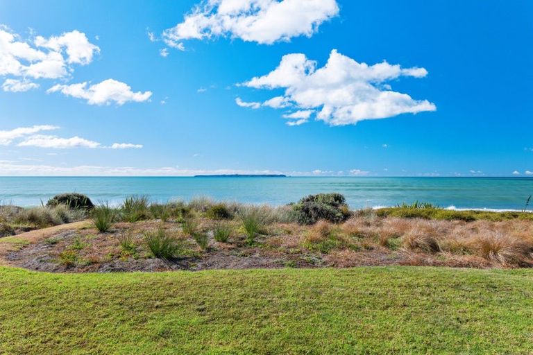 Photo of property in 75 Karewa Parade, Papamoa Beach, Papamoa, 3118
