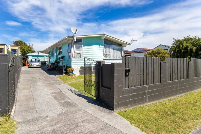 Photo of property in 6 Burbank Avenue, Manurewa, Auckland, 2102