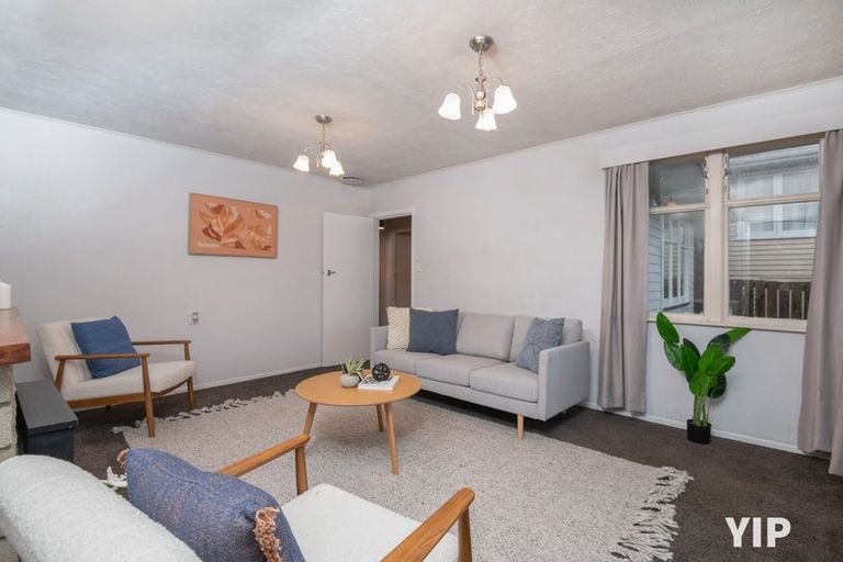 Photo of property in 48 Kenmore Street, Newlands, Wellington, 6037