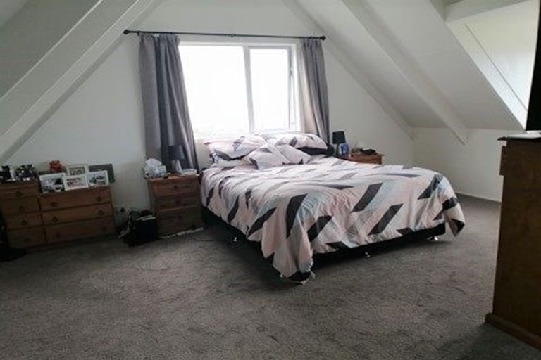 Photo of property in 5 Jacaranda Grove, Maungaraki, Lower Hutt, 5010